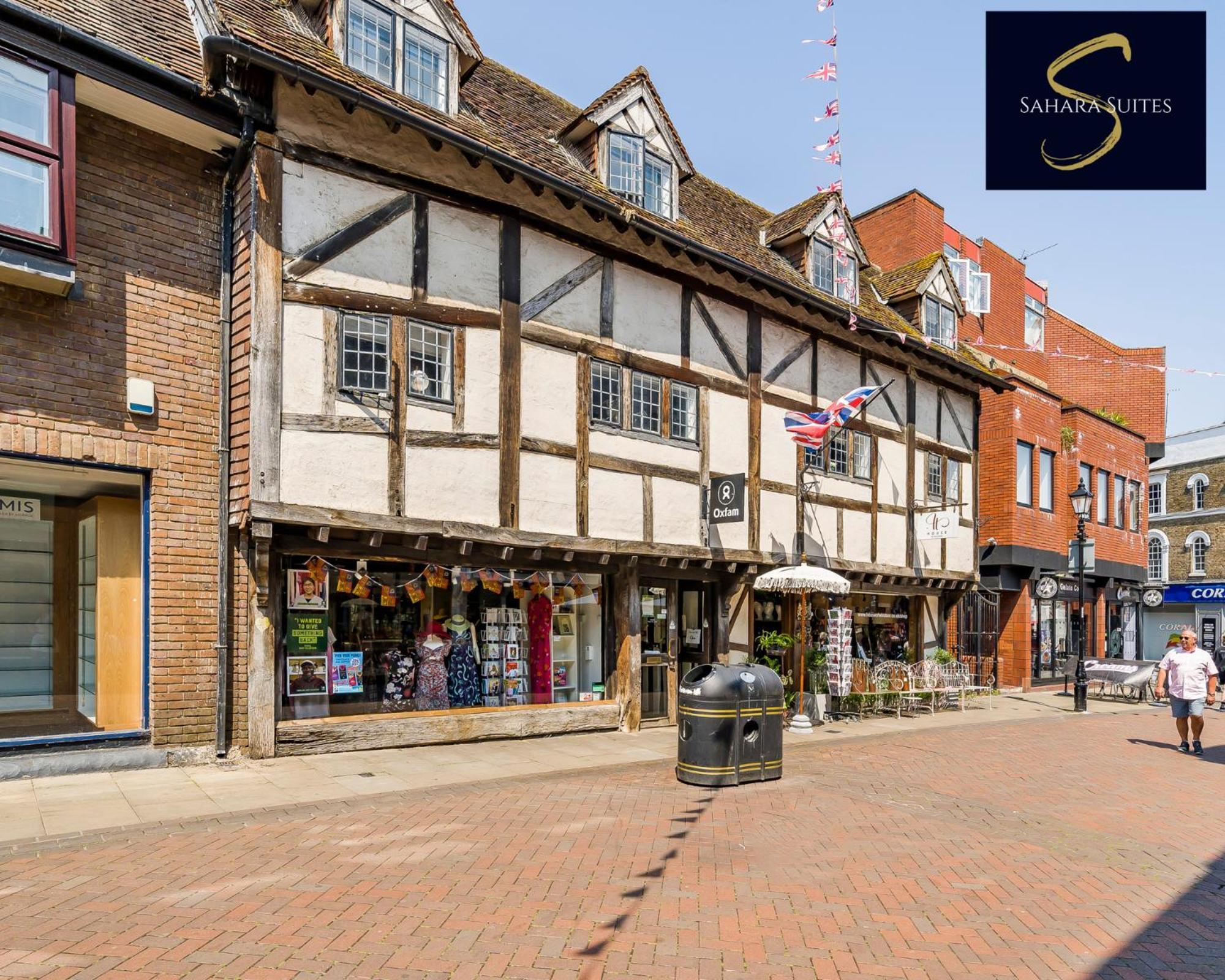 Royal Shack 3 Bed Parking * Windsor