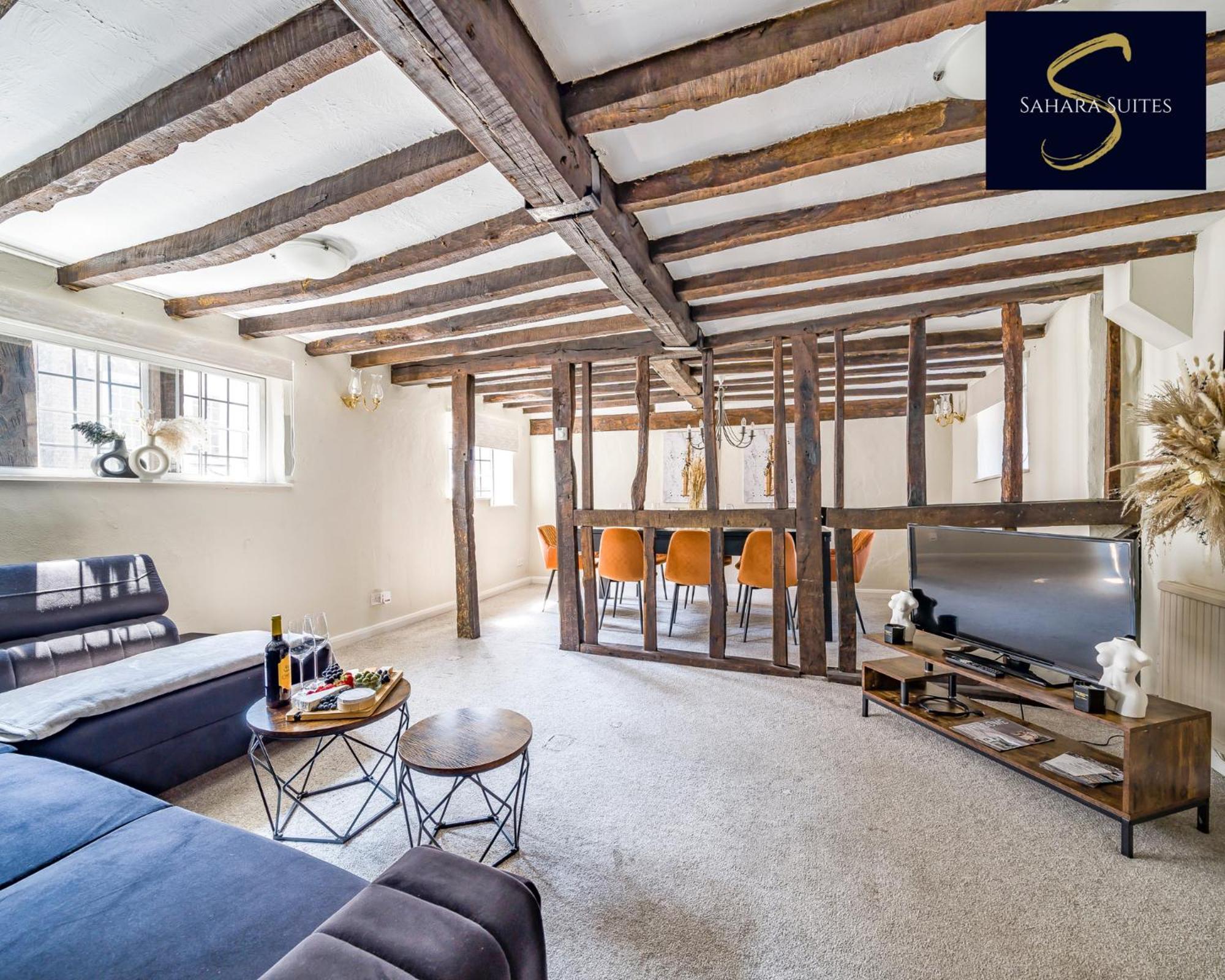 Royal Shack 3 Bed Parking Apartment *