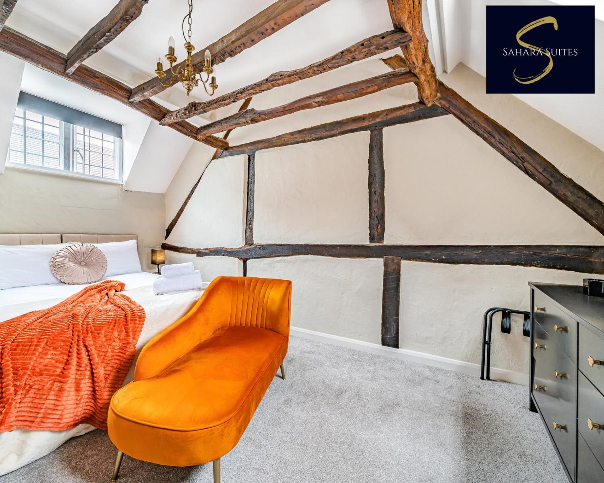 Royal Shack 3 Bed Parking Apartment Windsor
