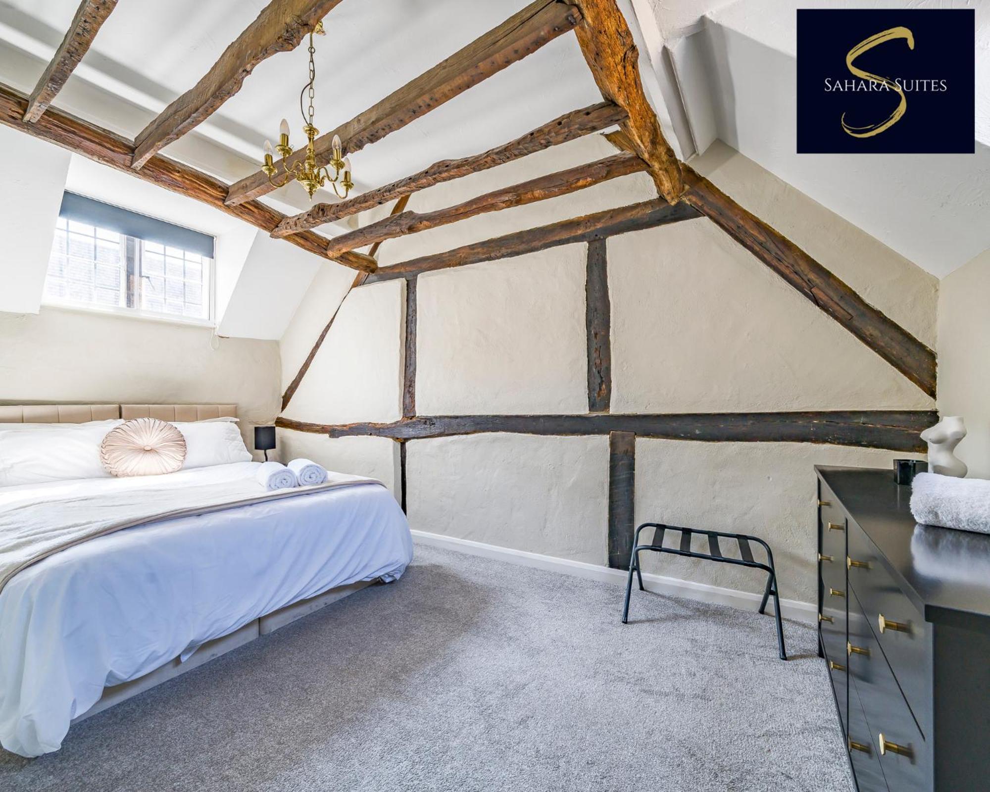 Royal Shack 3 Bed Parking Apartment