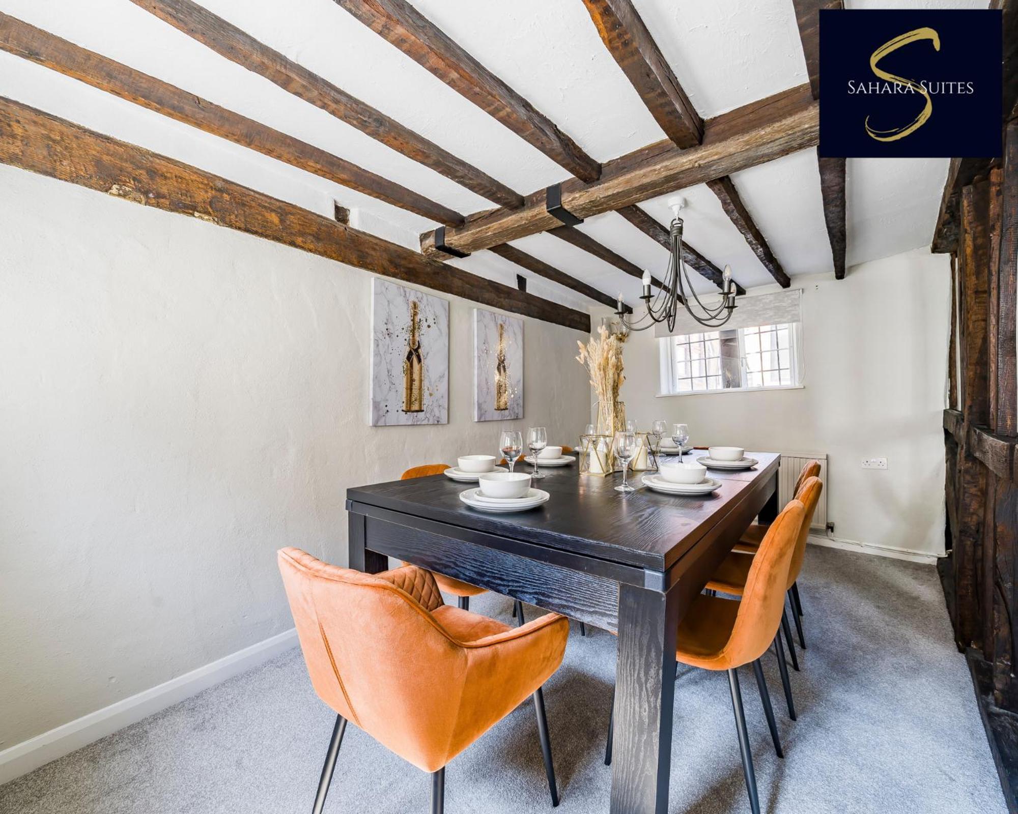 Royal Shack 3 Bed Parking Apartment *