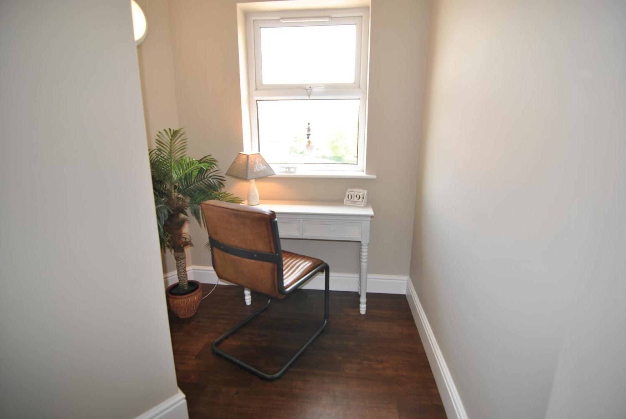 Apartment Lord Raglan House 2br With Parking Windsor