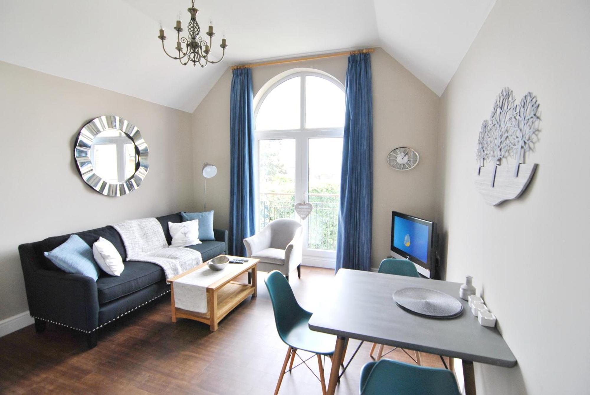 Lord Raglan House 2br With Parking Windsor