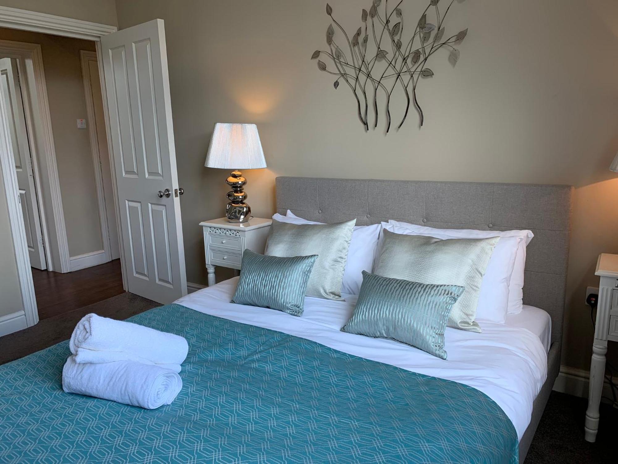 Lord Raglan House 2br With Parking Apartment *