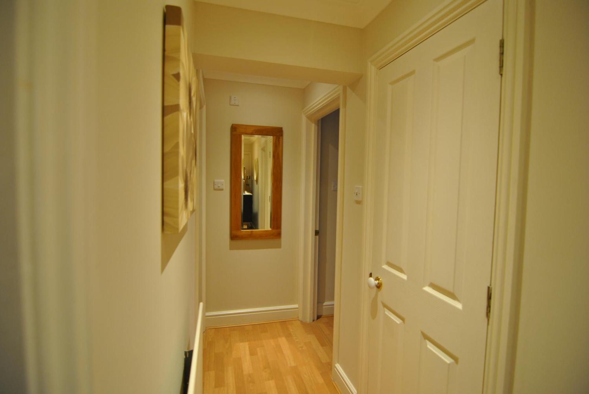 Lord Raglan House 2br With Parking *