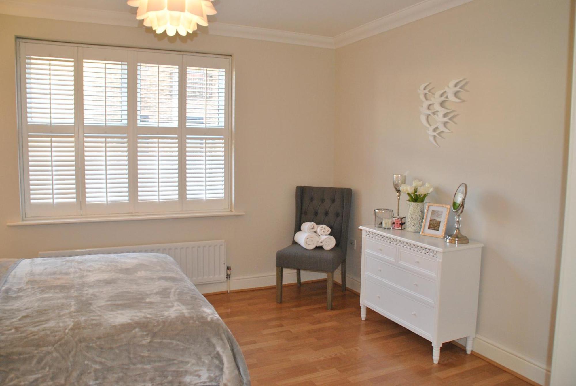 Lord Raglan House 2br With Parking Apartment