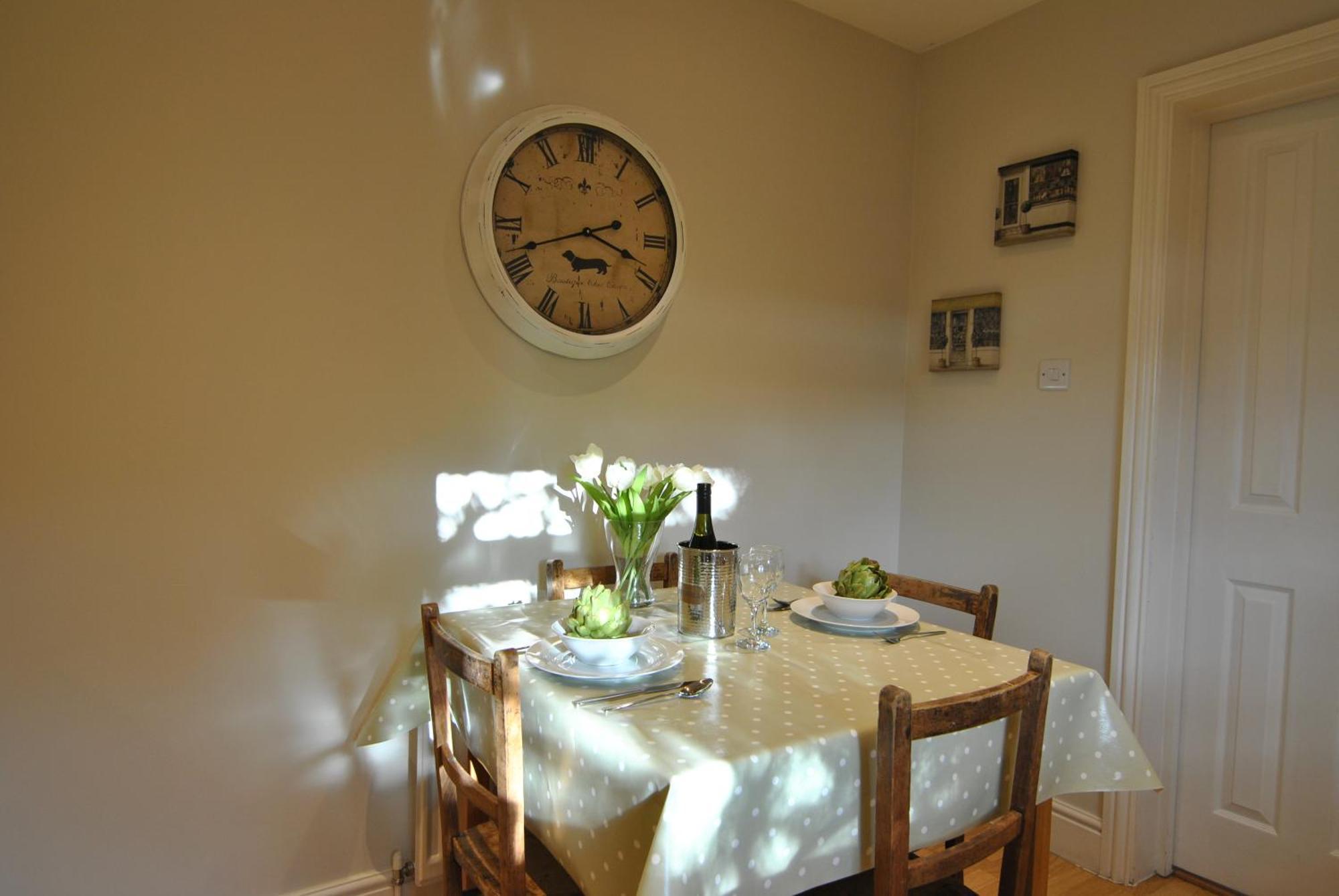 Lord Raglan House 2br With Parking * Windsor