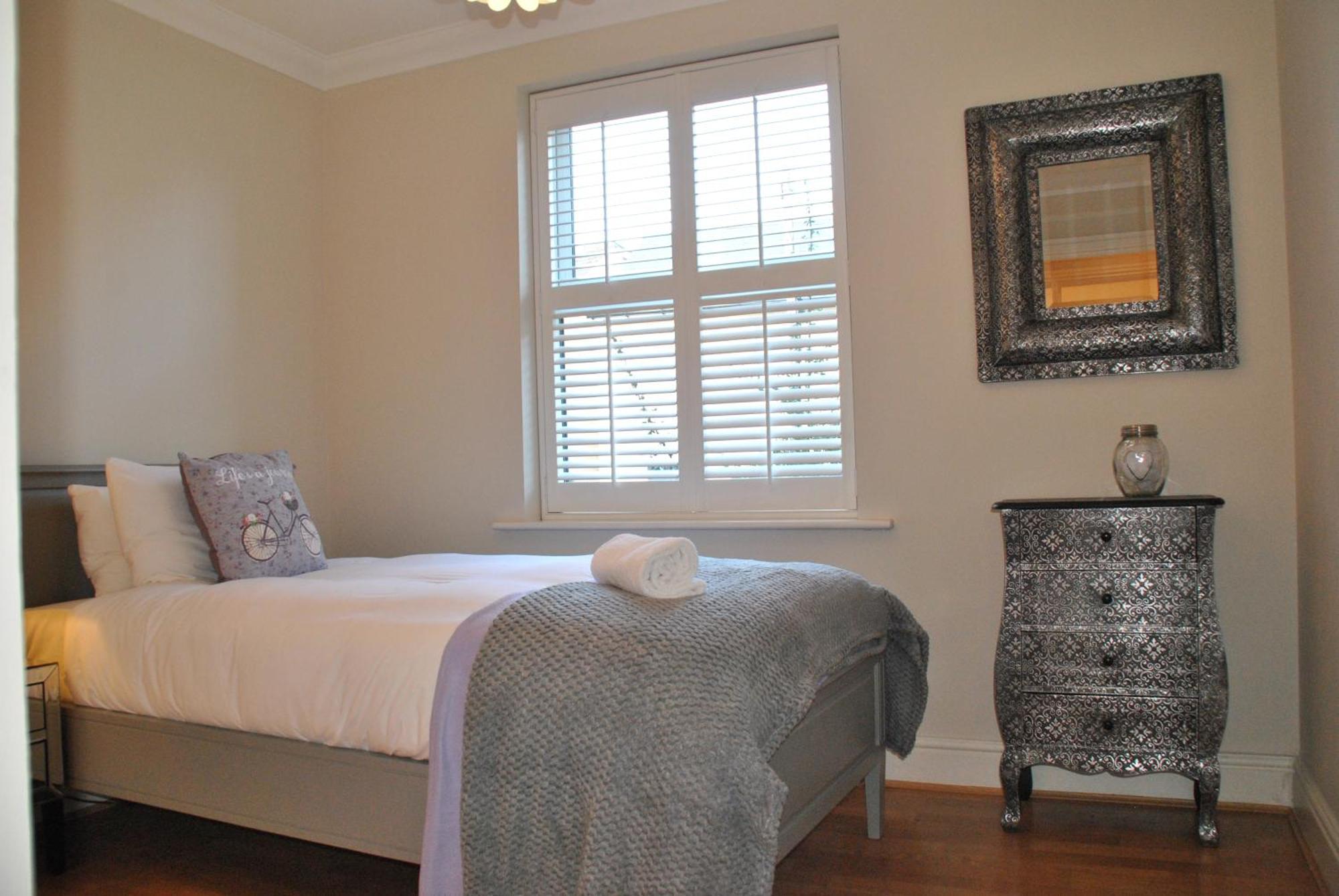 Lord Raglan House 2br With Parking Apartment