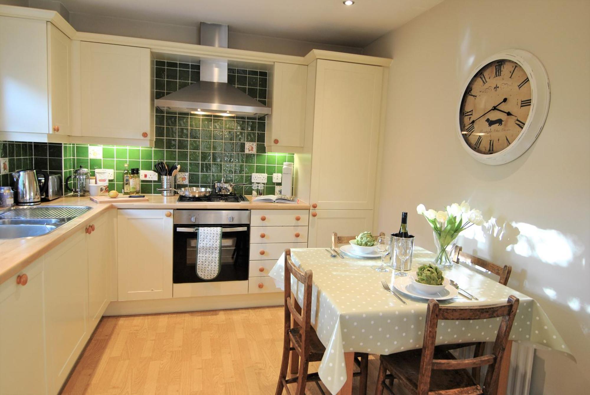 Lord Raglan House 2br With Parking Apartment