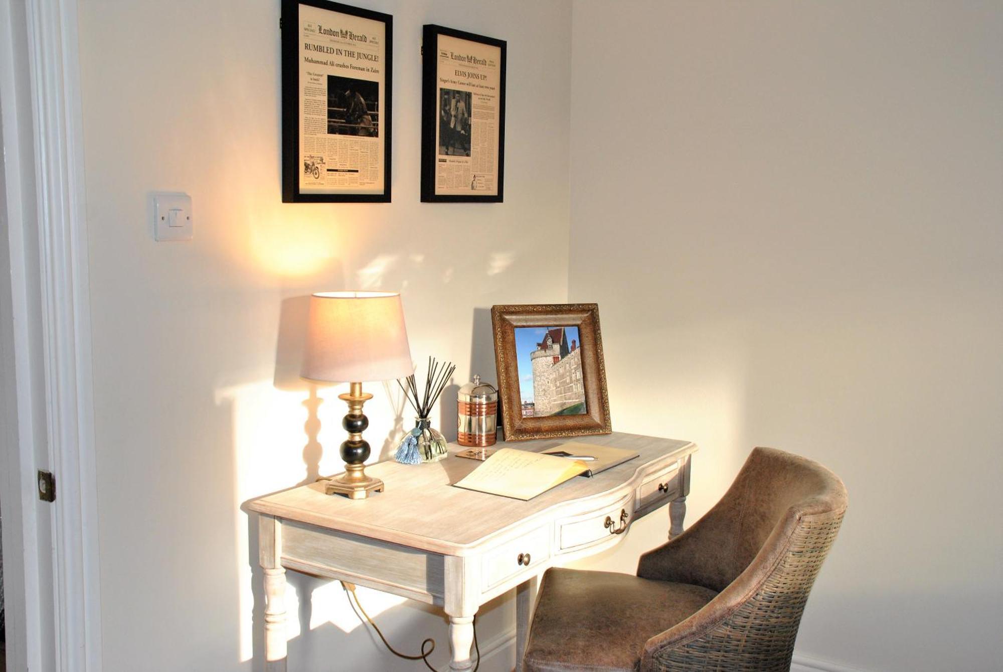 Lord Raglan House 2br With Parking * Windsor