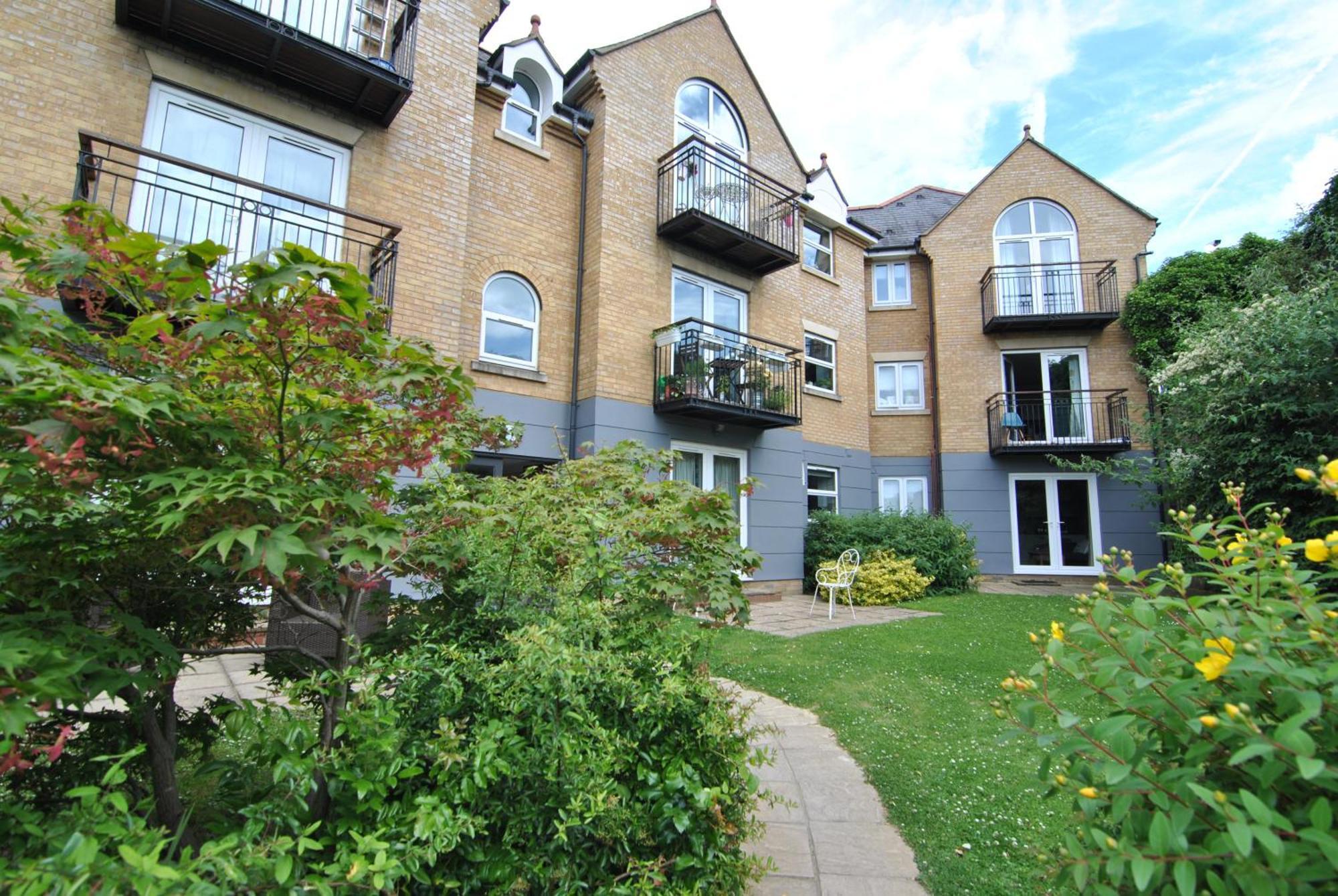 Lord Raglan House 2br With Parking *