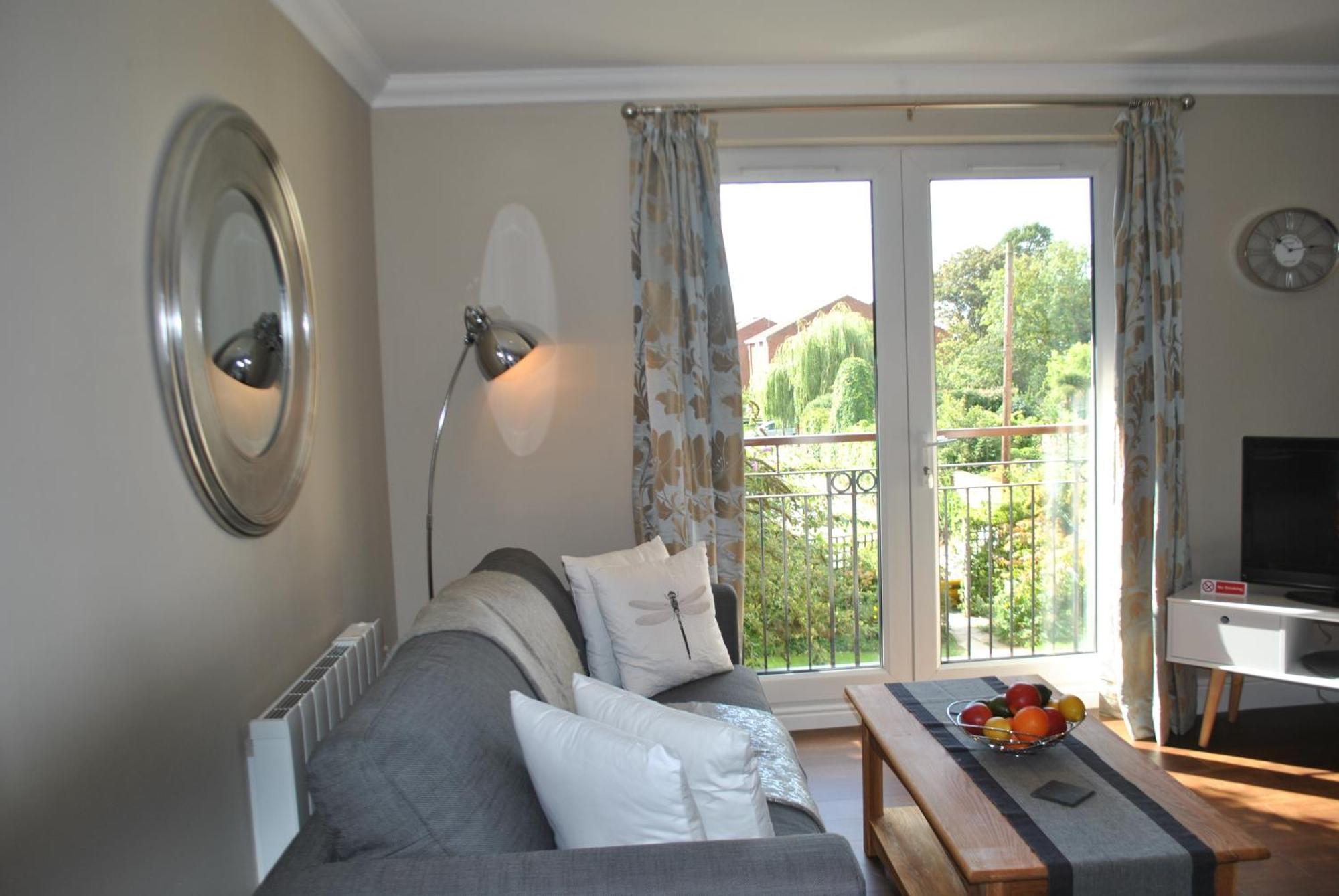 Lord Raglan House 2br With Parking * Windsor