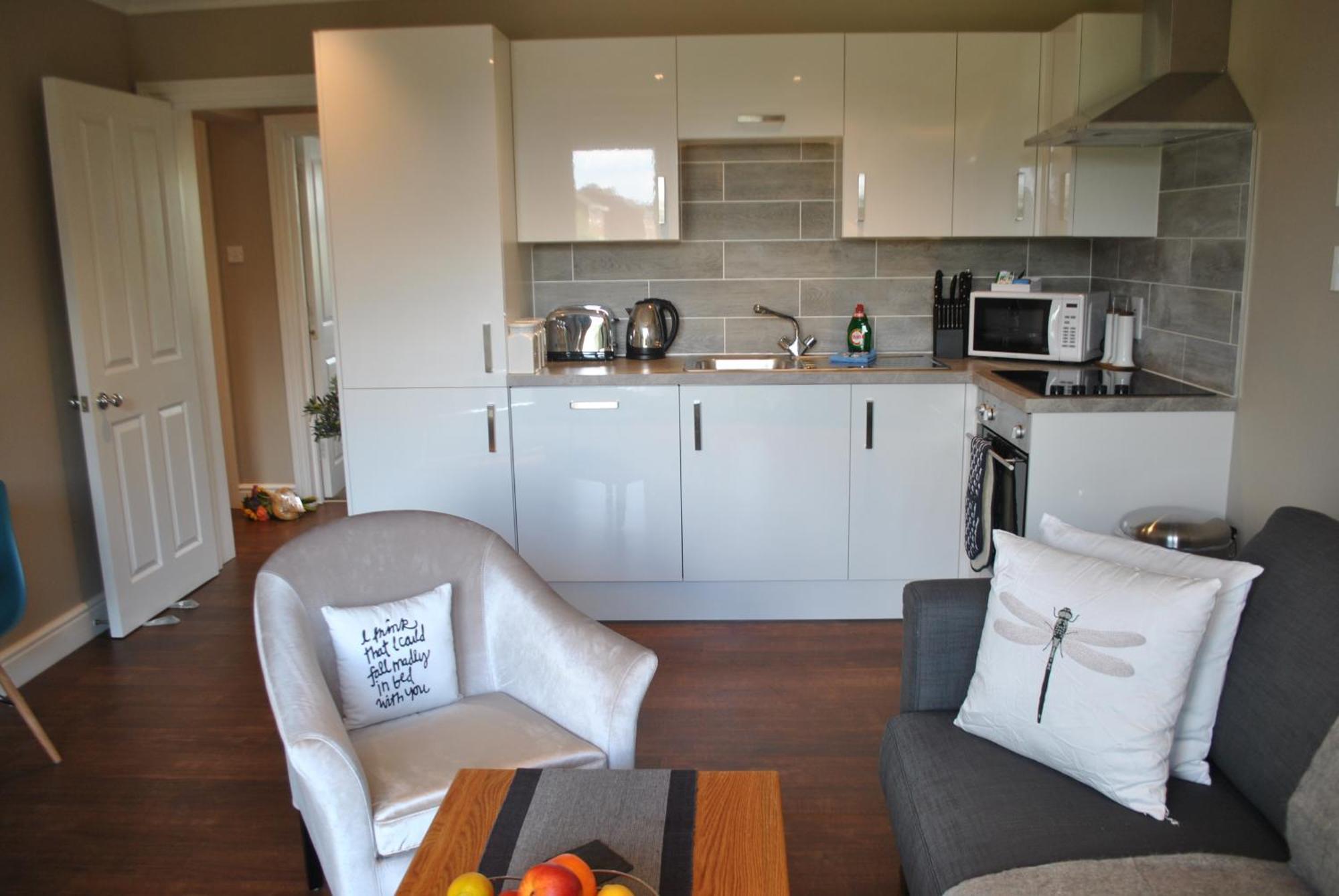 Lord Raglan House 2br With Parking Windsor