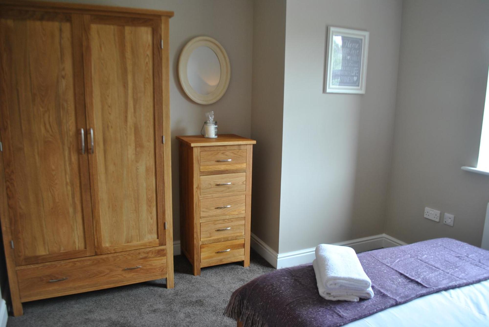 Lord Raglan House 2br With Parking * Windsor
