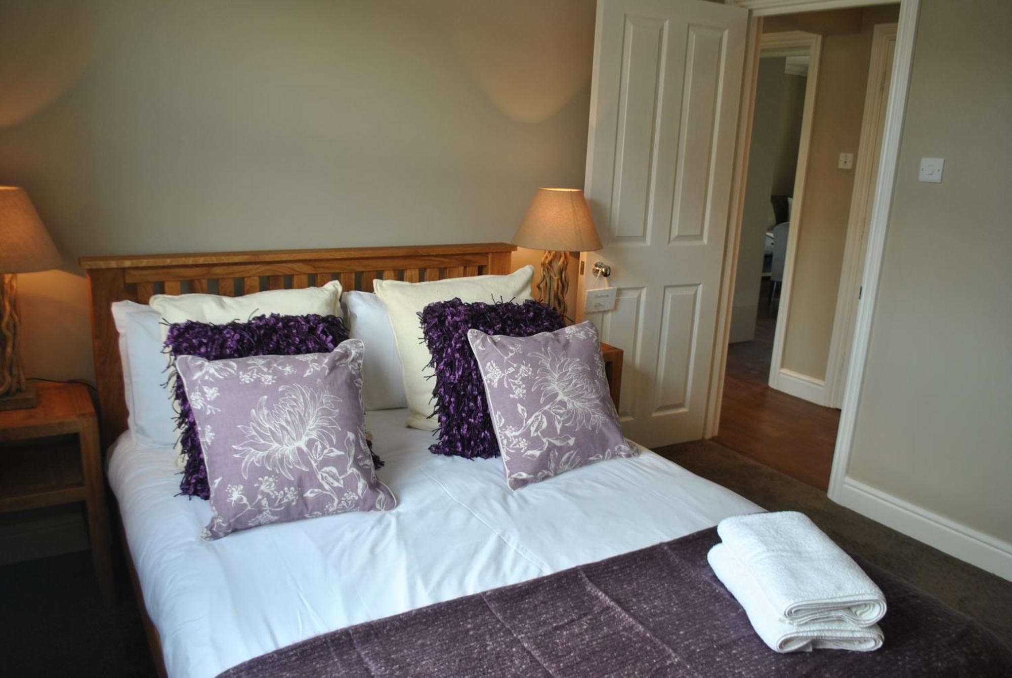 Lord Raglan House 2br With Parking Apartment