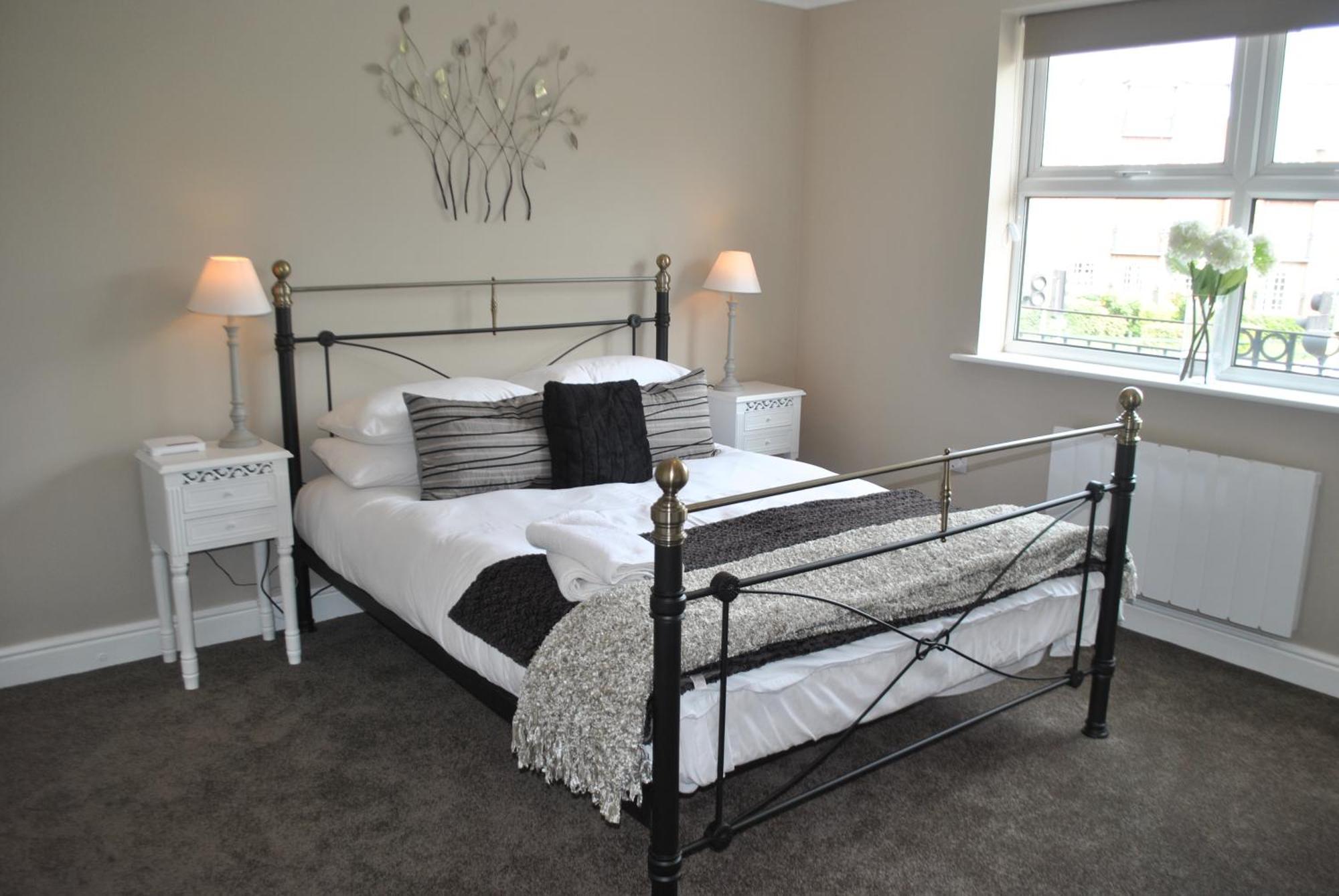 Lord Raglan House 2br With Parking *