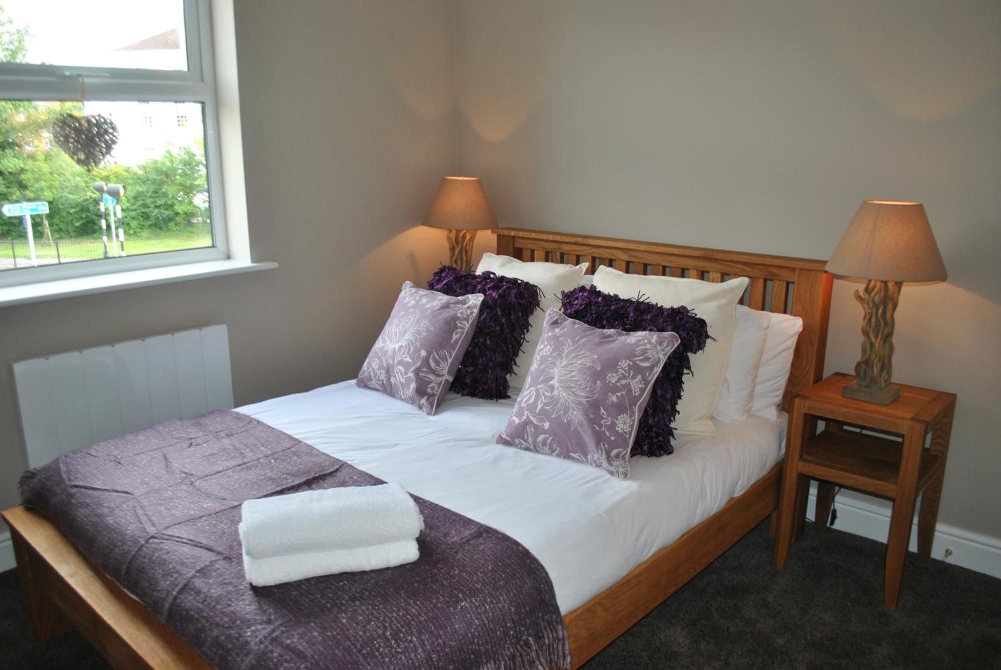 Lord Raglan House 2br With Parking * Windsor