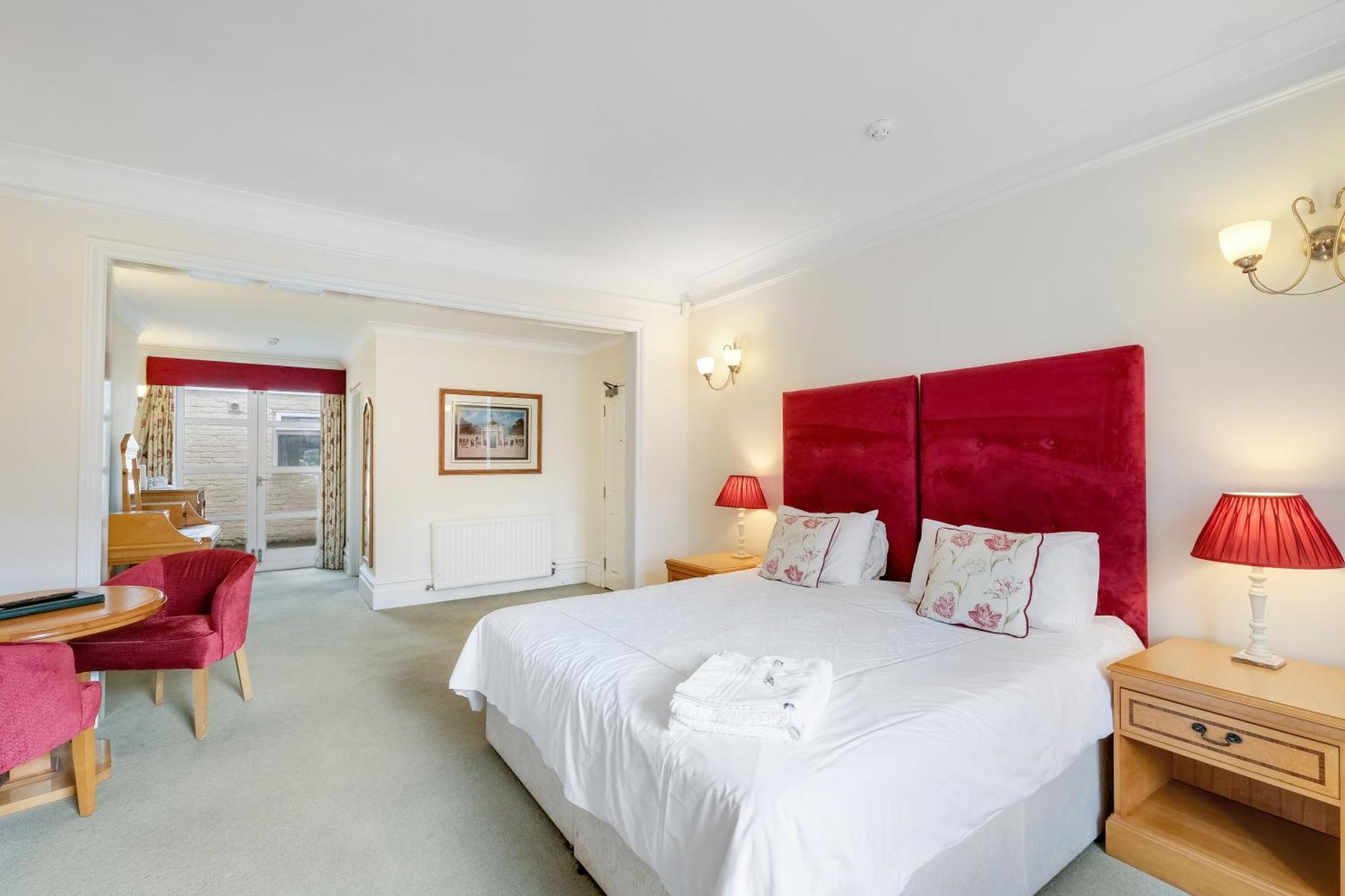 Guest house Charles House - Castle 4*