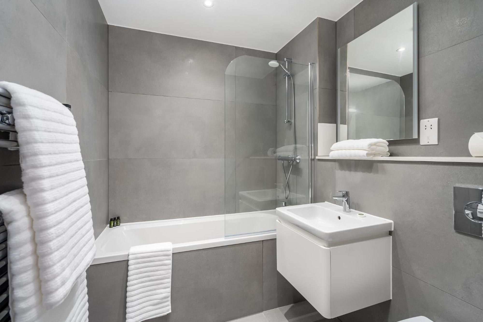 Stylish Spacious In Apartment *
