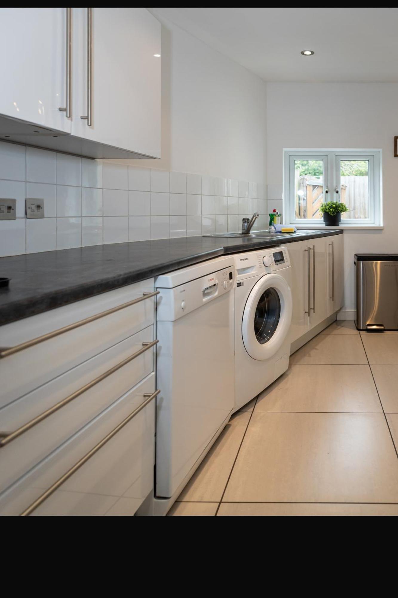 Royal Retreat & Lego With Free Parking! Holiday home *