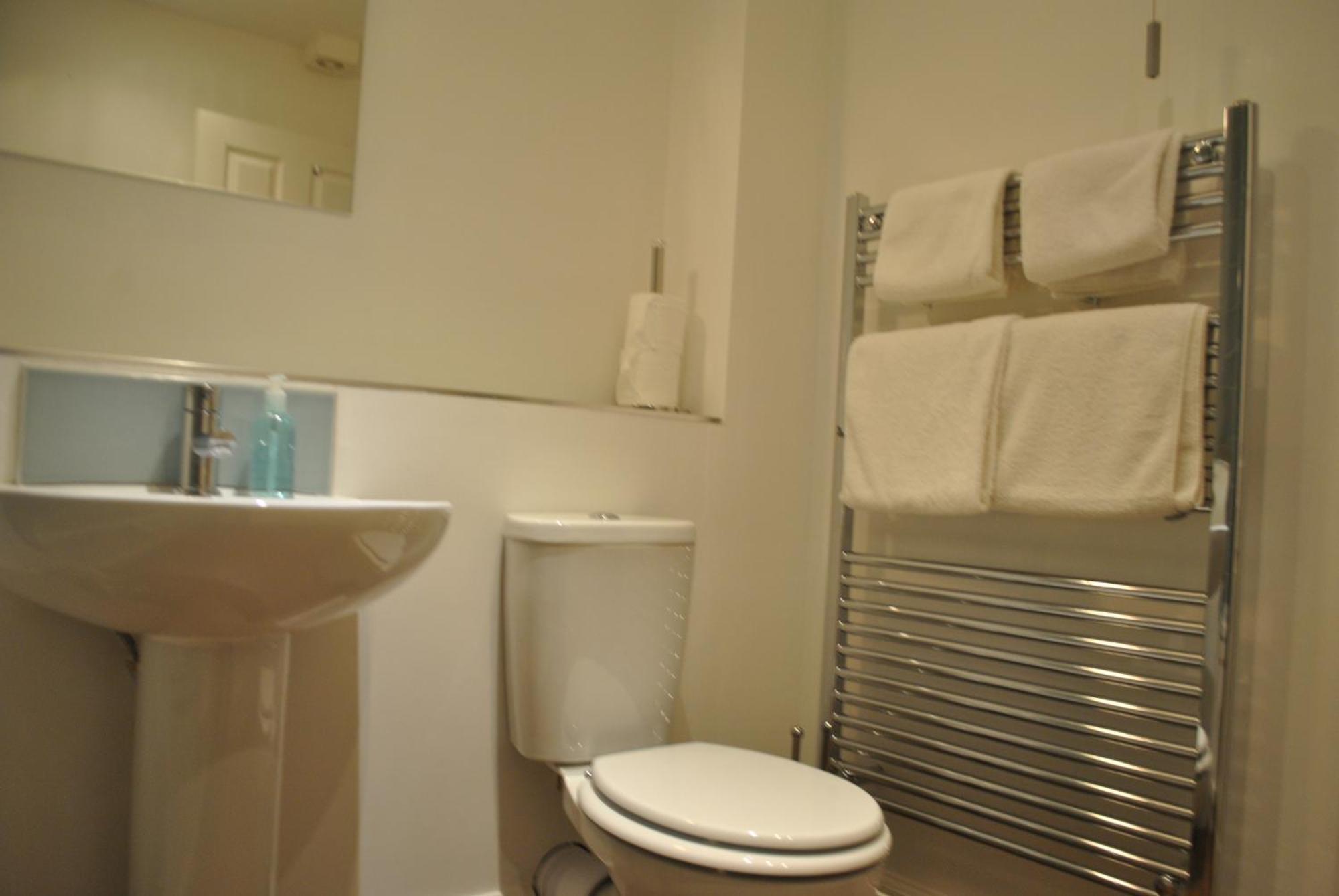 Lord Raglan House 2br With Parking