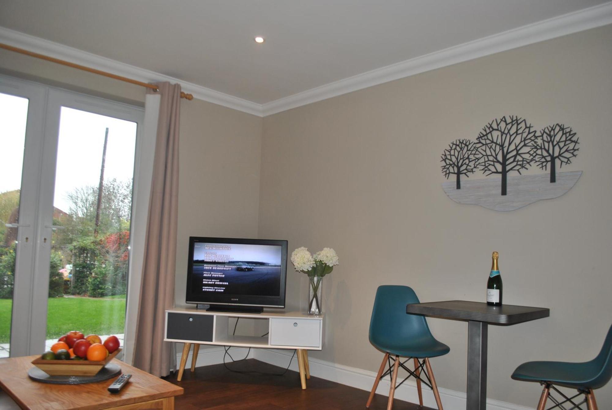 Apartment Lord Raglan House 2br With Parking Windsor