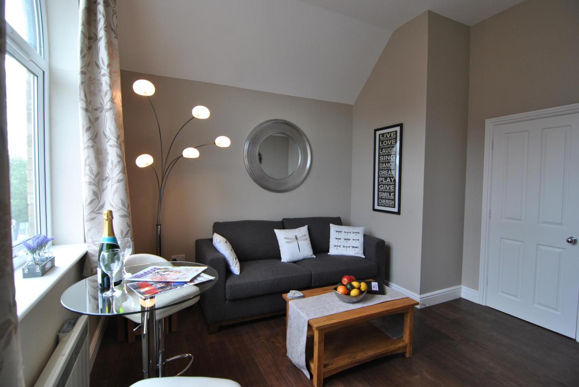 Lord Raglan House One Bedroom With Parking