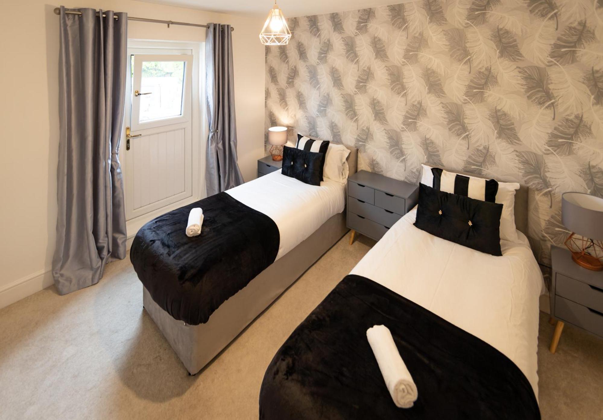 Royal Retreat & Lego With Free Parking! * Windsor