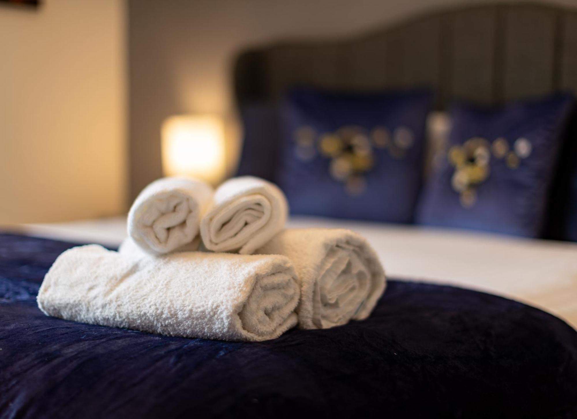 Royal Retreat & Lego With Free Parking!