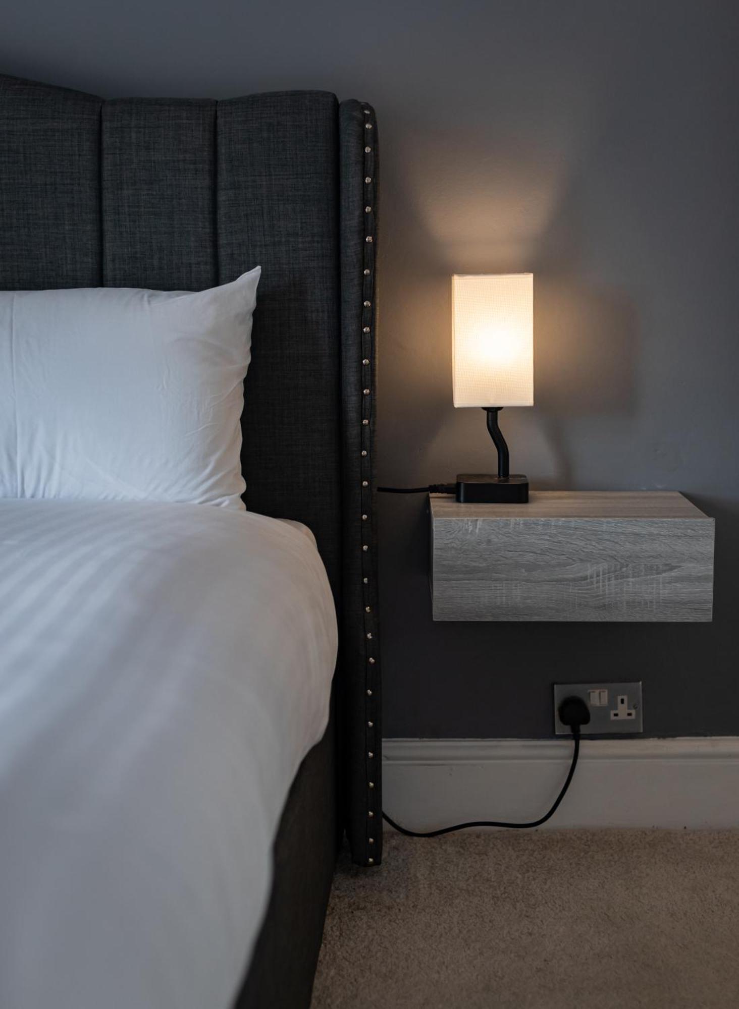 Royal Retreat & Lego With Free Parking! Holiday home