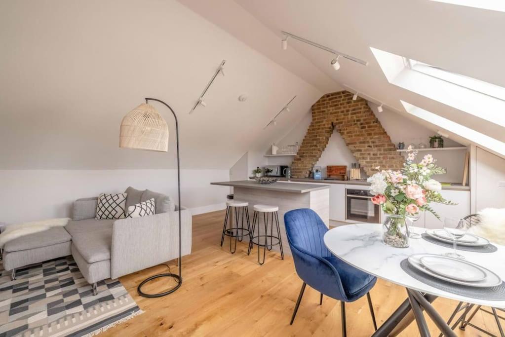 Apartment In Style With Castle Views, Prime Spot
