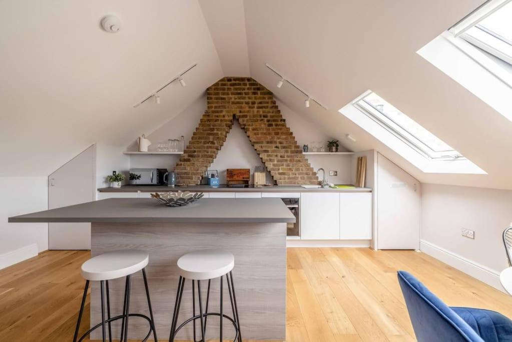 Apartment In Style With Castle Views, Prime Spot Windsor