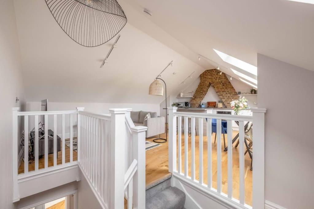 Apartment In Style With Castle Views, Prime Spot *