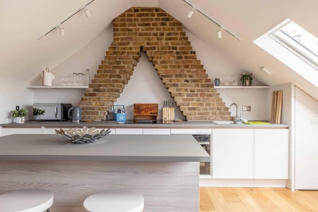 In Style With Castle Views, Prime Spot Apartment *