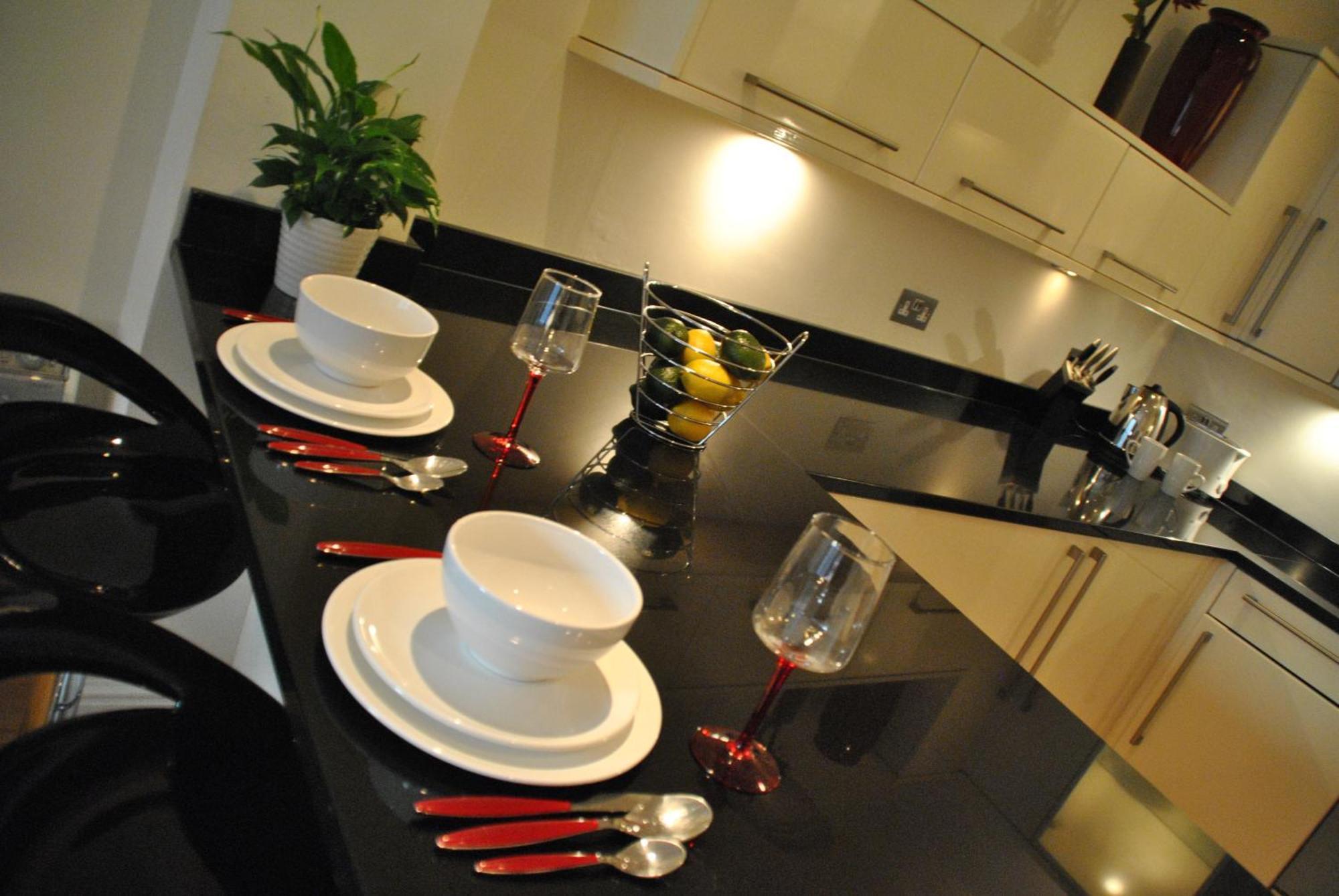 Apartment The Courtyard 2 Bedroom Apartments In Central Windsor With Parking