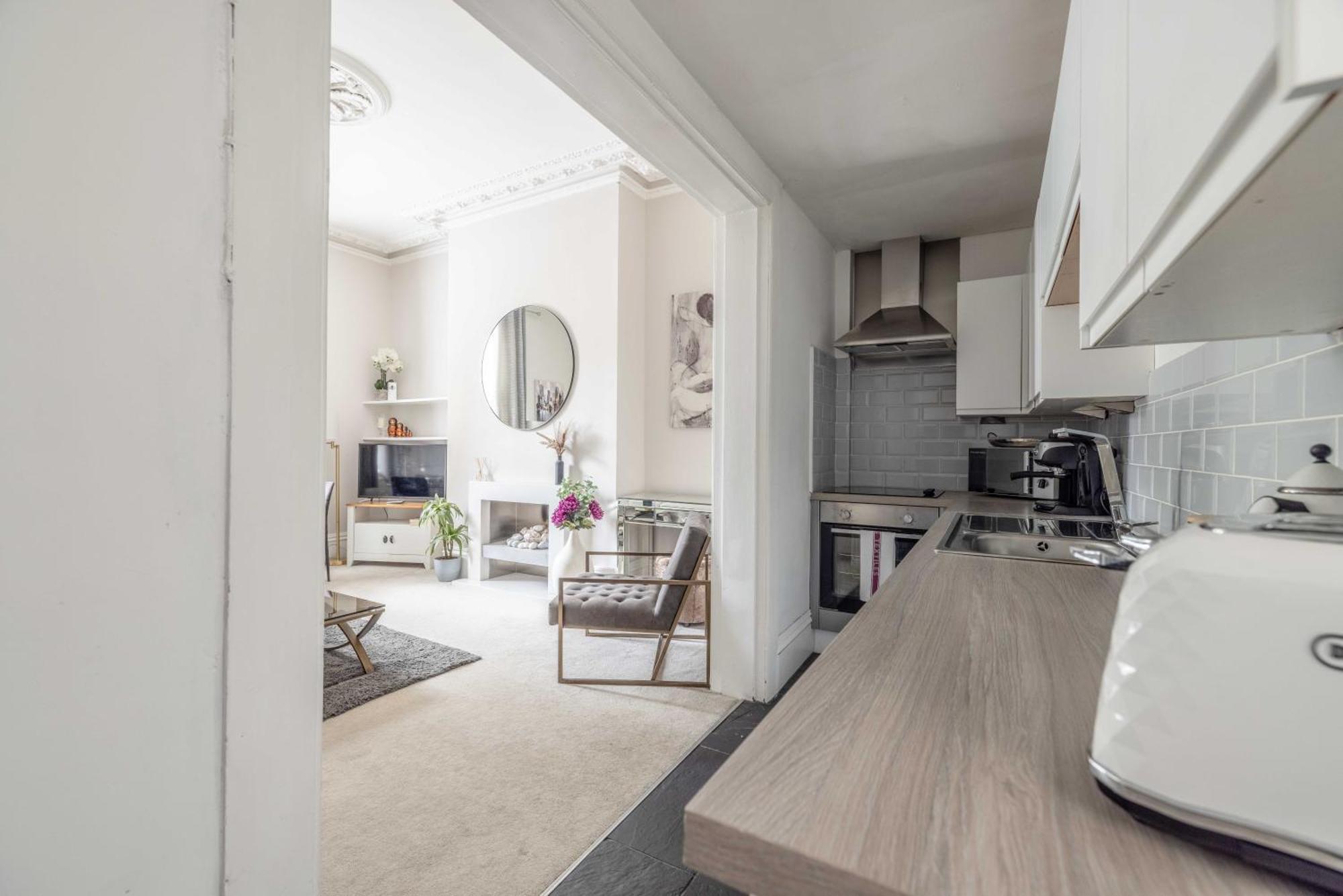 Apartment Charming Retreat, Cozy 1bed, 1bath *