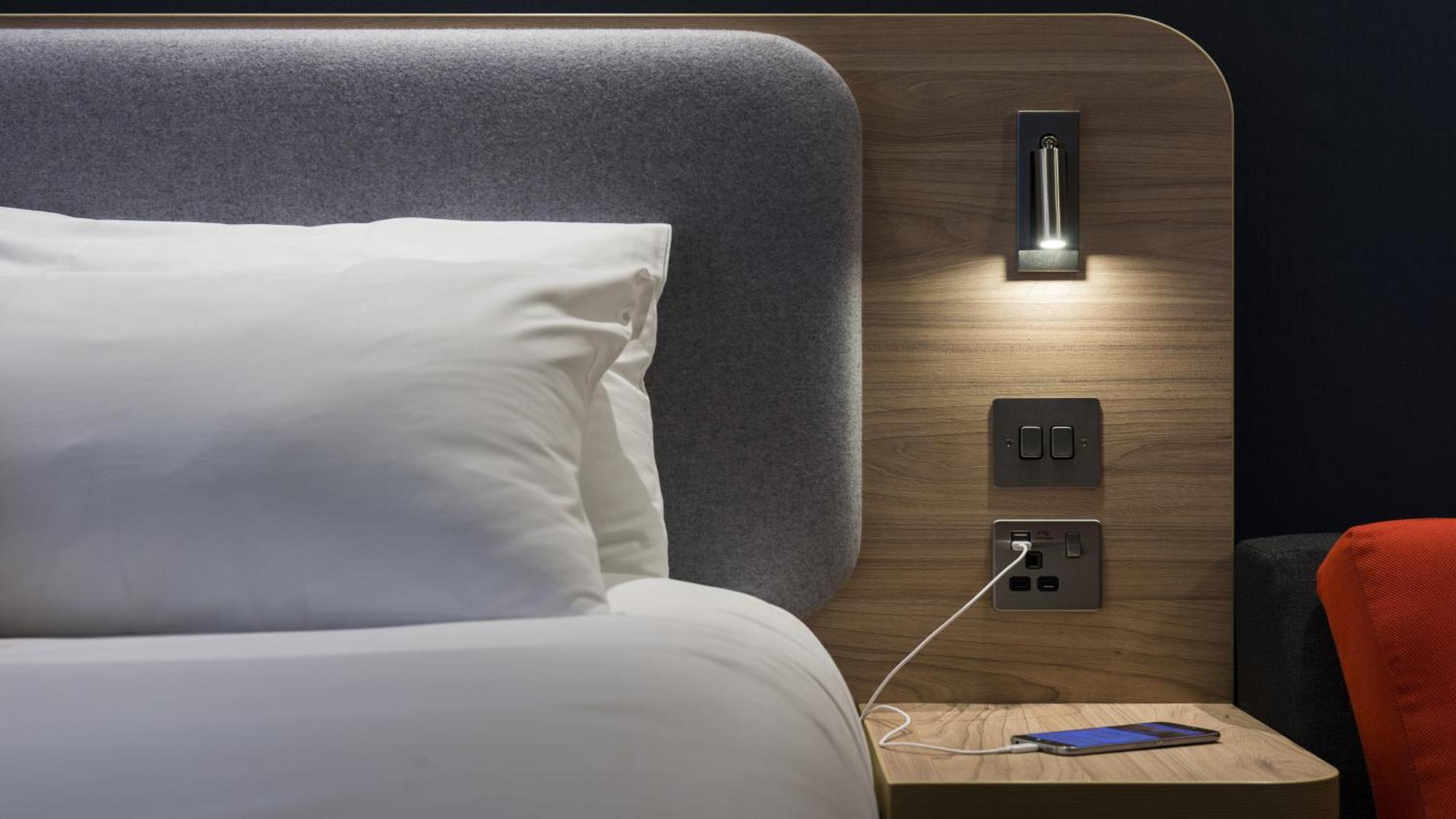 Express By Ihg Hotel Windsor