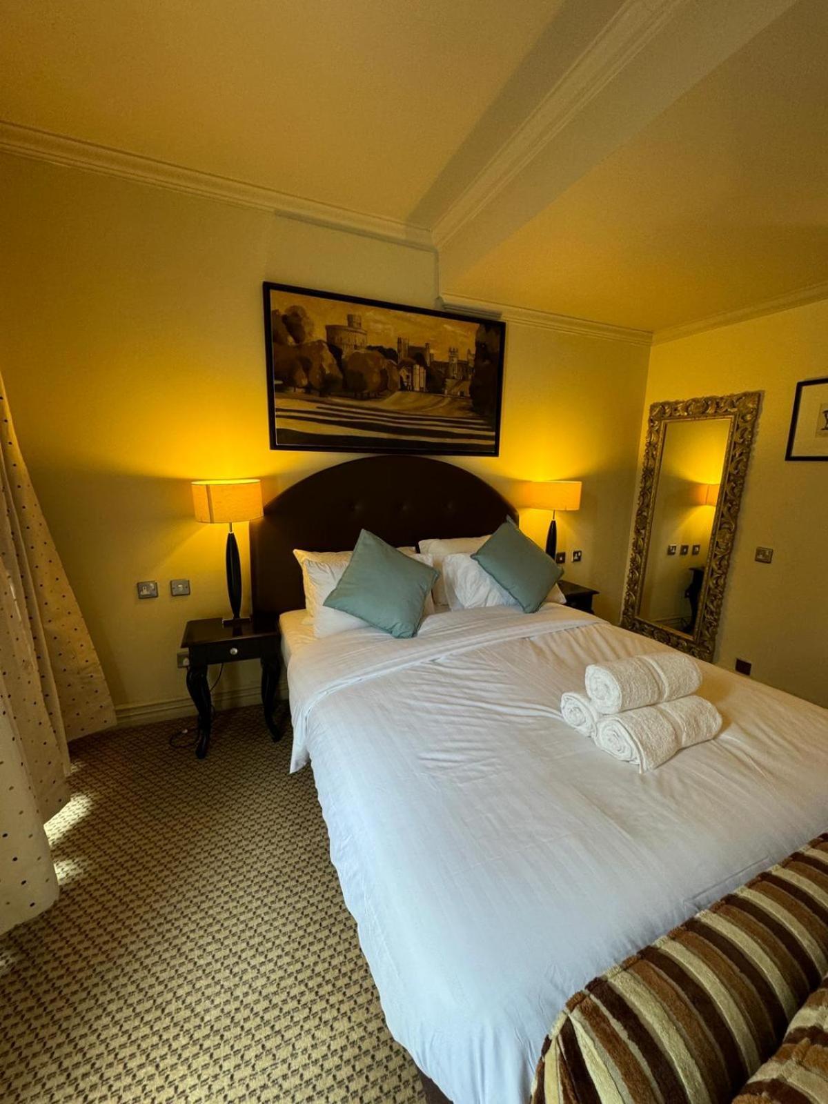 Hotel H & G Opposite Castle 4*