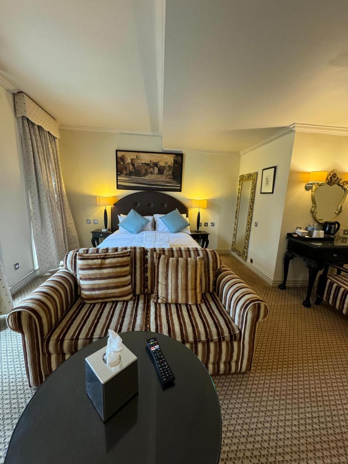 Hotel H & G Opposite Castle 4*