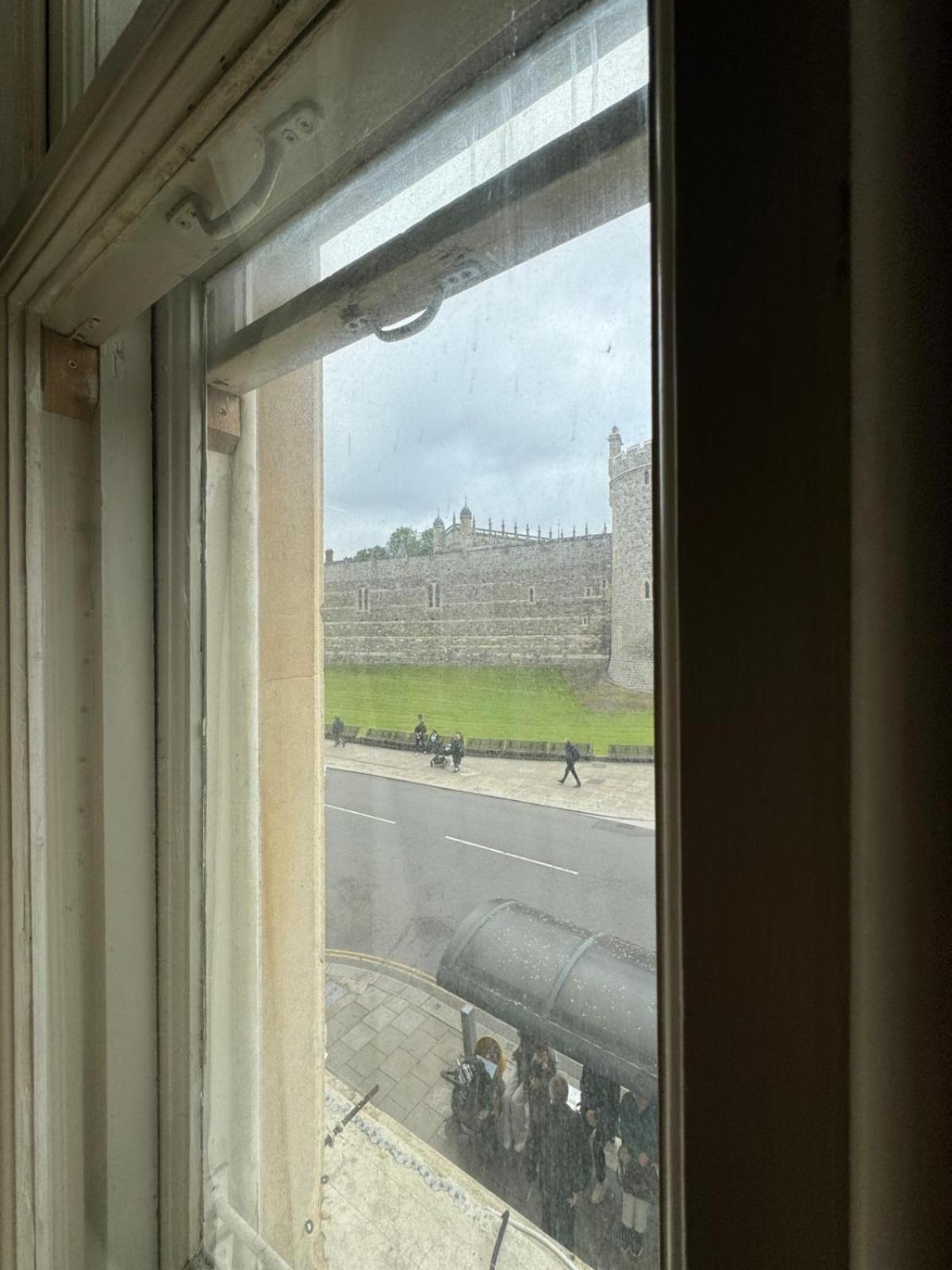 H & G Opposite Castle Hotel