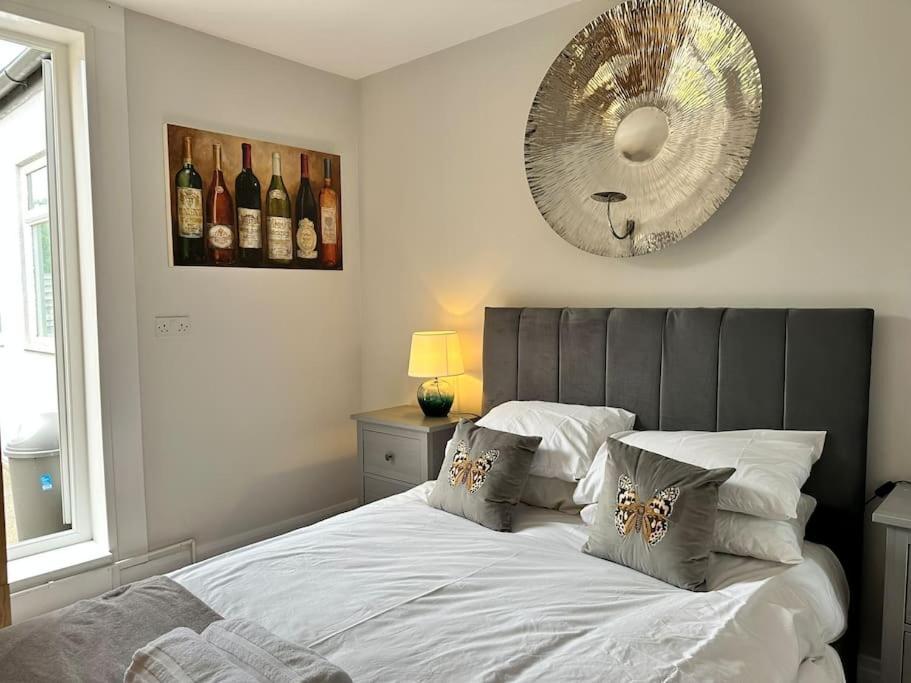 4&5 - Dedworth Road, * Windsor