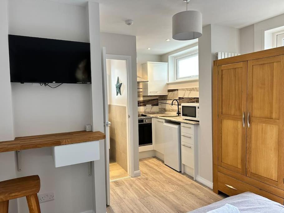 4&5 - Dedworth Road, Apartment