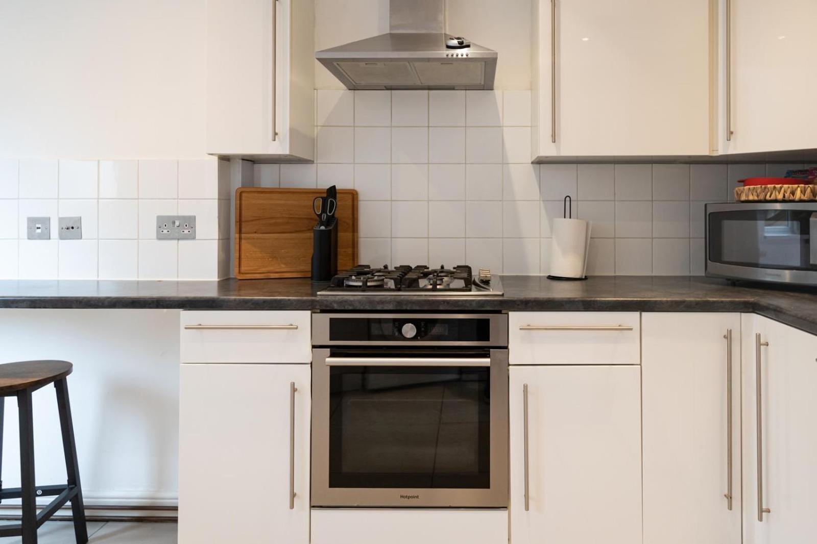 Vibrant House In Free Parking Apartment *