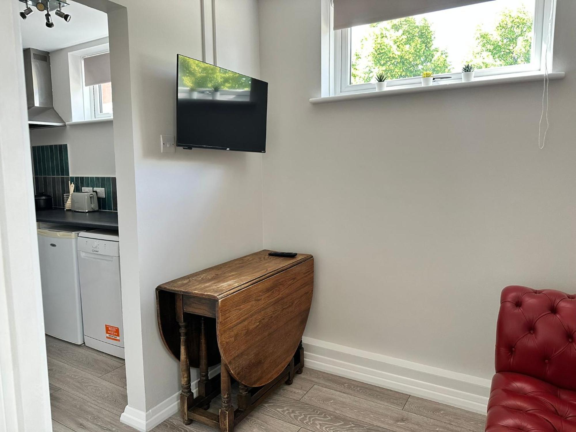 4&5 - Dedworth Road, Apartment