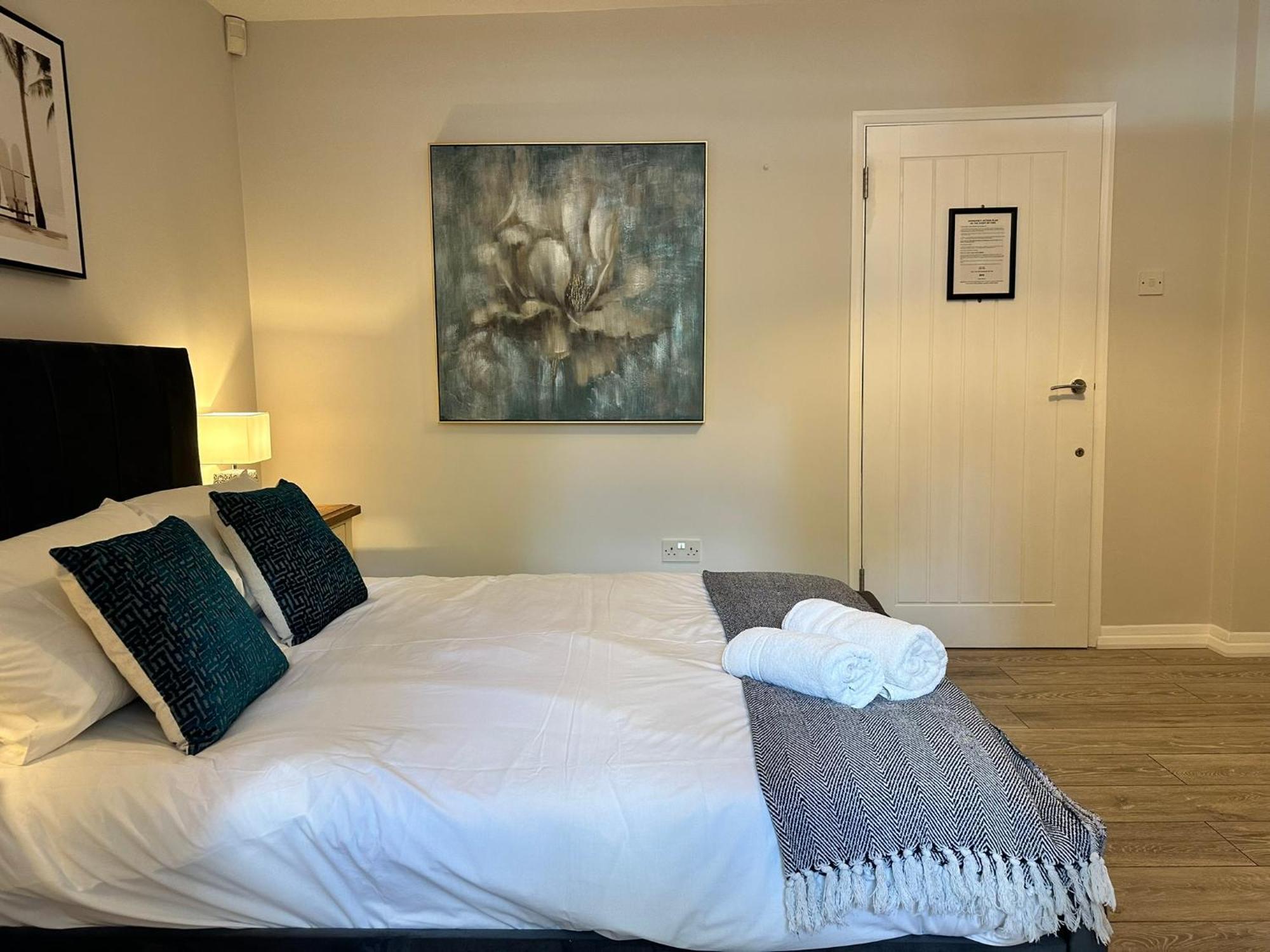 4&5 - Dedworth Road, *