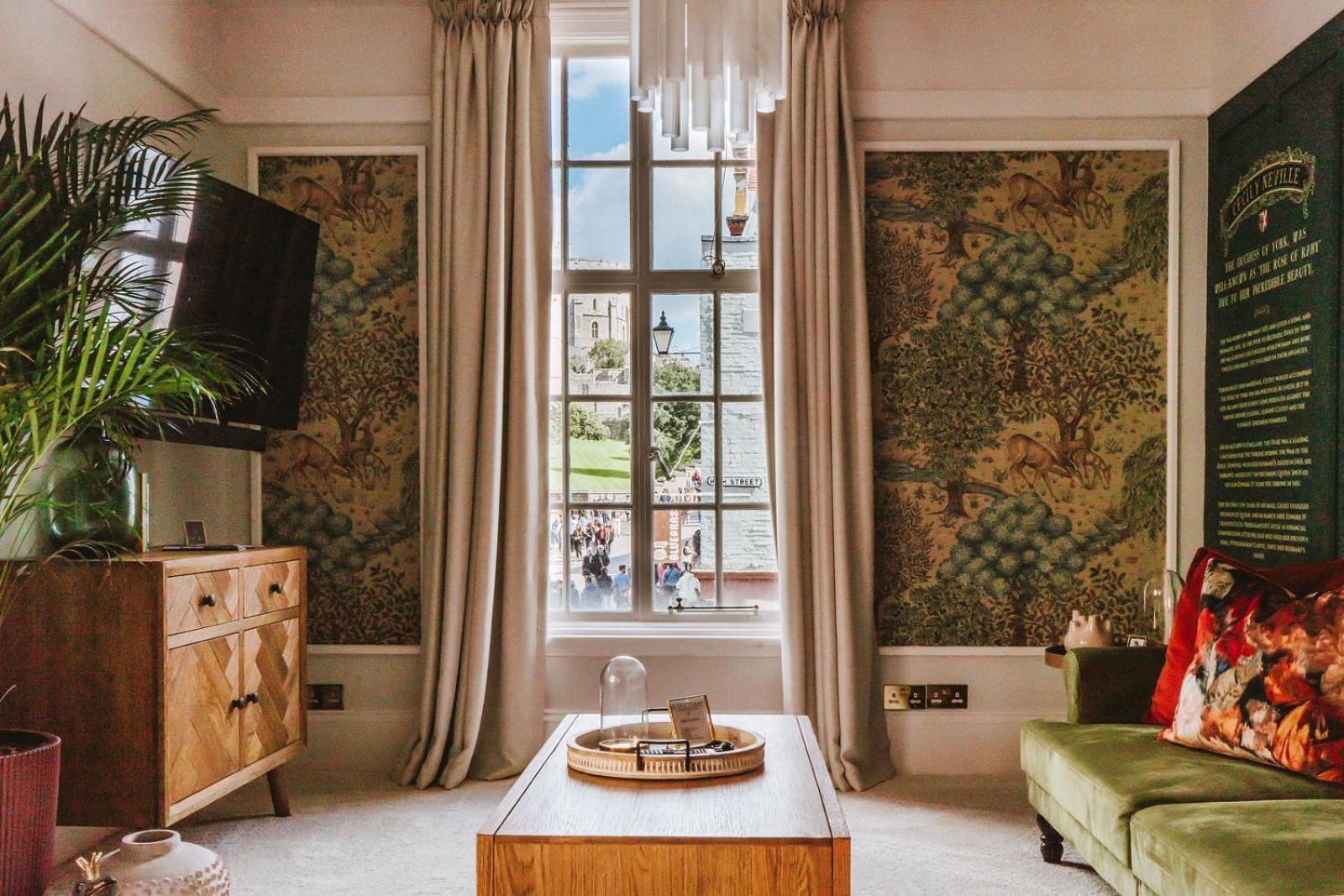 Luxury, Castle View Apartment! Free , Town Centre Apartment *