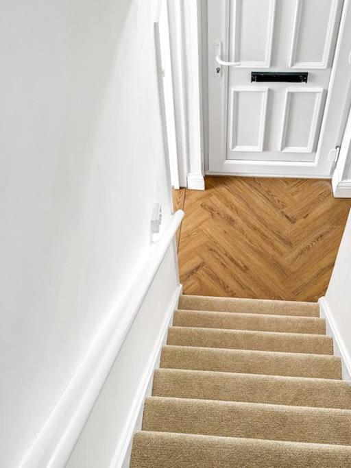 Super Cool Flats In With Parking And Ev * Windsor