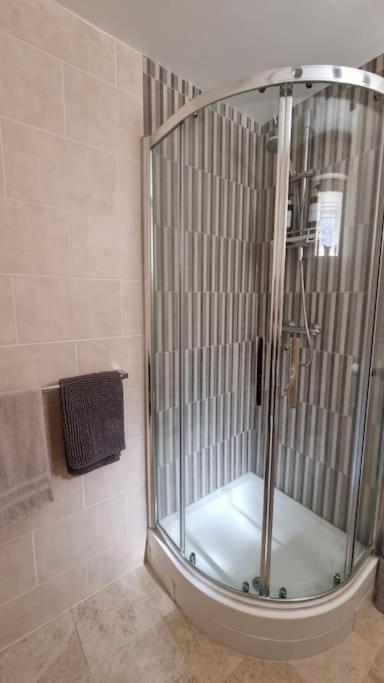 Near Legoland With Free Parking Holiday home Windsor