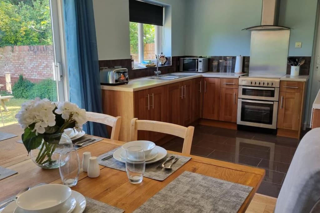 Near Legoland With Free Parking Holiday home Windsor