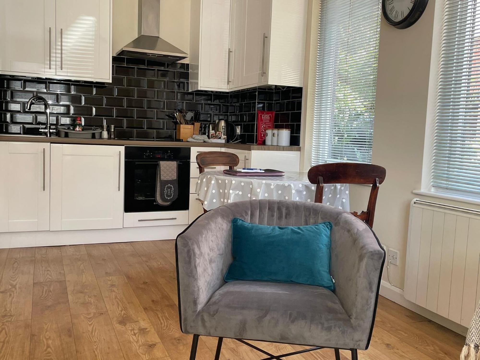 Apartment The Courtyard 2 Bedroom Apartments In Central Windsor With Parking